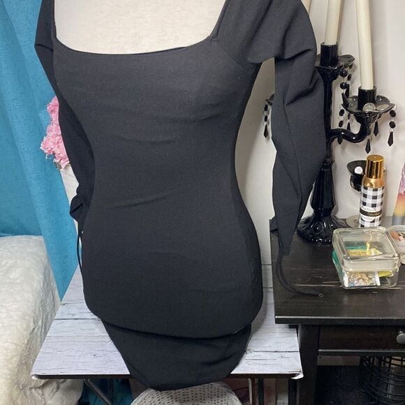 🌷GUESS🌷 Black Off Shoulder Dress    - Picture 3 of 9